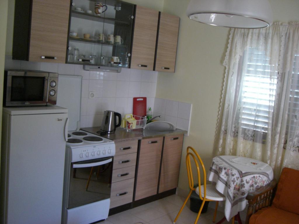 Apartments Anini Dvori Promajna Ruang foto